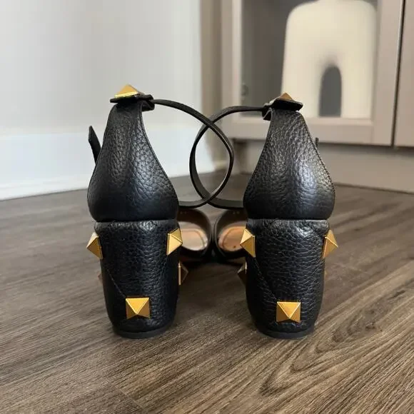 Valentino Garavani Black Leather Gold Studded Sandals 41 Grained Block Heels